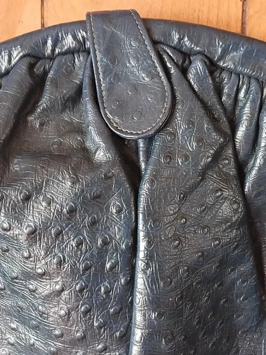 Vintage Navy Blue Ostrich Embossed Leather Crescent Shoulder Bag Clutch 70s 80s - Picture 4 of 5